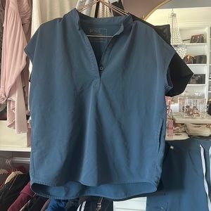 Figs scrubs small top/petite medium bottom